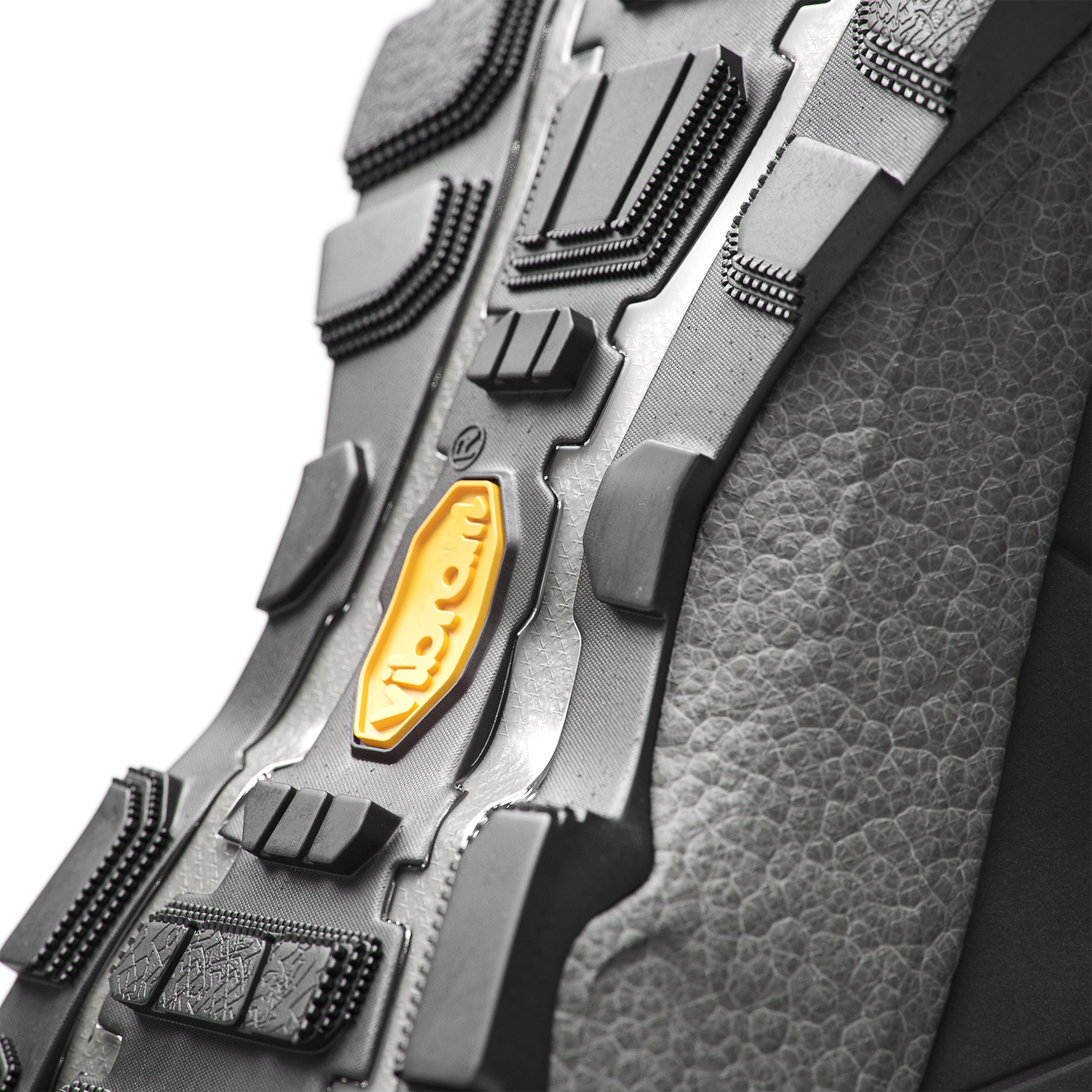 Vapor 3 Mid Solid gear